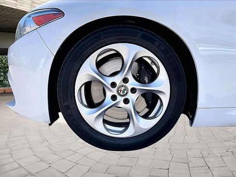 Used 2019 Alfa Romeo Giulia image 8
