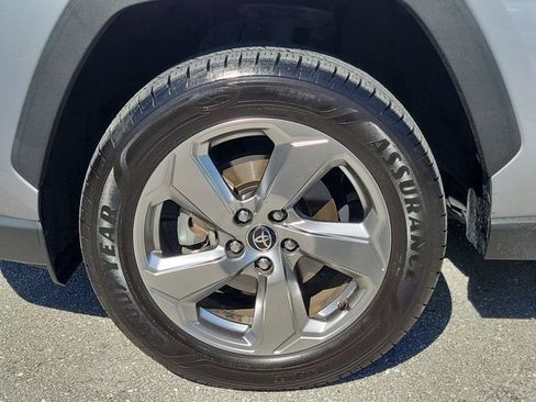 Used 2021 Toyota RAV4 XLE Premium AWD/4WD image 5