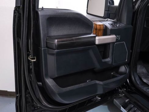 Used 2019 Ford F150 Lariat image 38