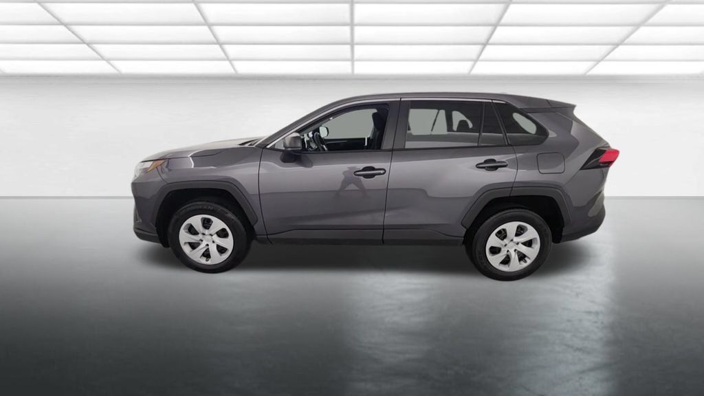 Used 2024 Toyota RAV4 LE AWD/4WD image 3