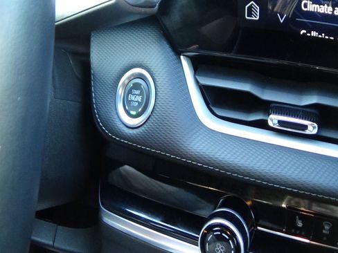 Used 2025 Chevrolet Equinox LT image 22