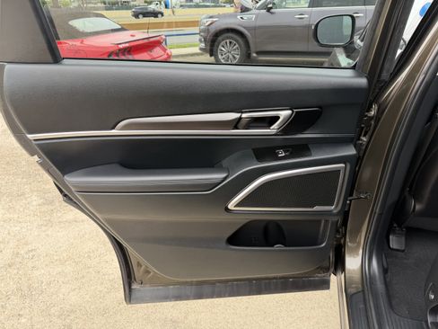 Used 2025 Kia Telluride S FWD image 16