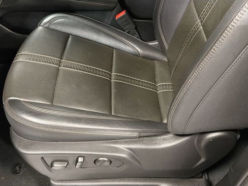 Used 2025 Chevrolet Suburban High Country AWD/4WD image 23