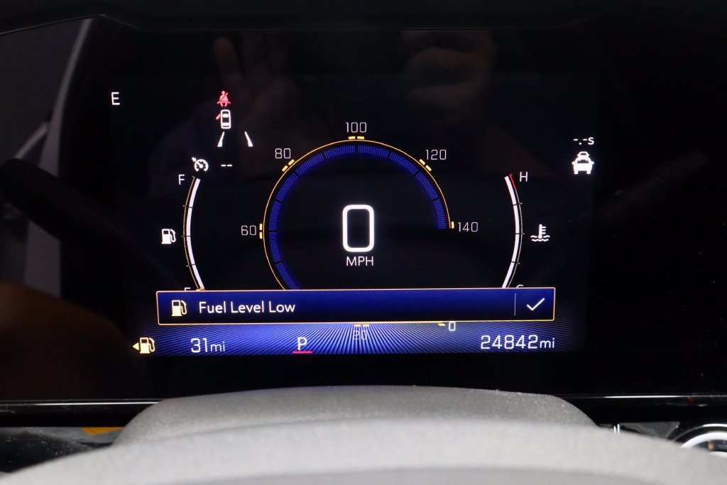 Used 2025 Chevrolet Trax RS FWD image 24