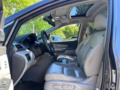 Used 2016 Honda Odyssey Touring Elite image 6