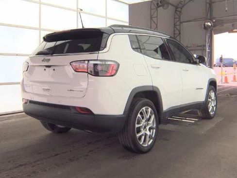 Used 2025 Jeep Compass Limited AWD/4WD image 2