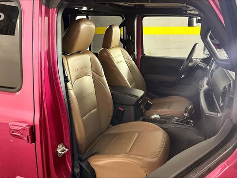 Used 2022 Jeep Wrangler Unlimited Sahara w/ Cold Weather Group image 9