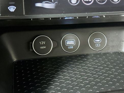 Used 2025 Genesis G70 2.5T image 26