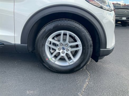 New 2026 Ford Explorer Active w/ Active Comfort Package image 10