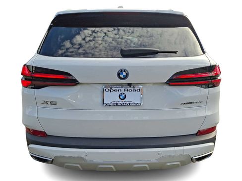 Used 2024 BMW X5 xDrive50e w/ Premium Package AWD/4WD image 5