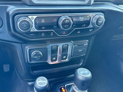 Used 2021 Jeep Wrangler Sport image 17