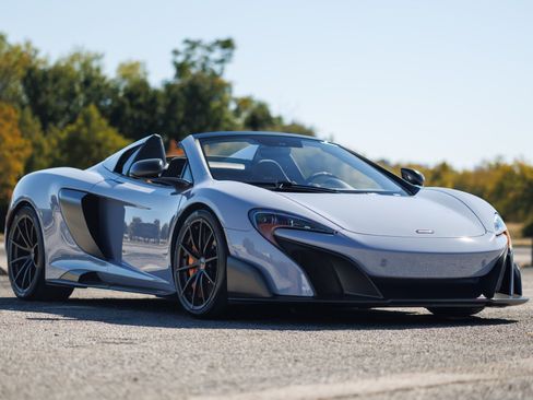 Used 2016 McLaren 675LT Spider image 6