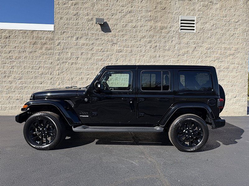 Used 2022 Jeep Wrangler Unlimited Sahara AWD/4WD image 7