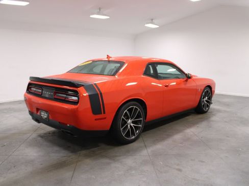 Used 2016 Dodge Challenger R/T Scat Pack w/ Leather Interior Group image 9