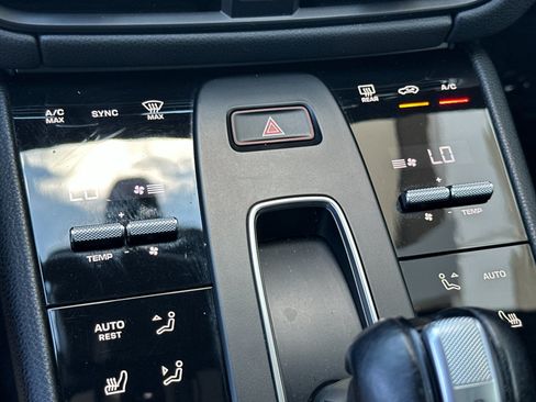 Certified 2024 Porsche Macan AWD/4WD image 16