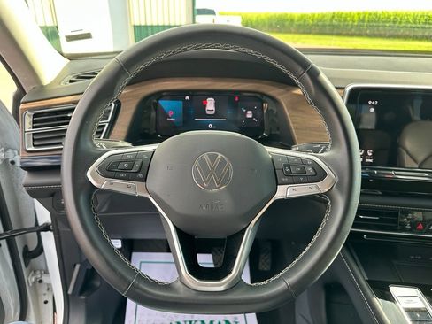 Used 2024 Volkswagen Atlas SE AWD/4WD image 15