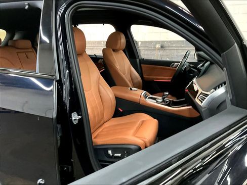 Used 2019 BMW X5 xDrive40i w/ M Sport Package image 9