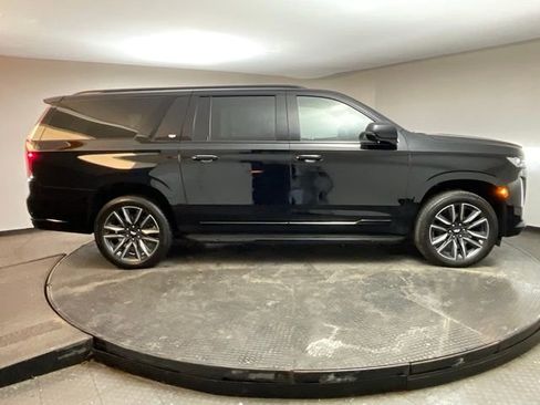 Certified 2024 Cadillac Escalade ESV Sport Platinum image 9