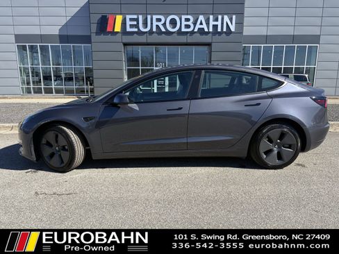 Used 2023 Tesla Model 3 Standard Range image 2