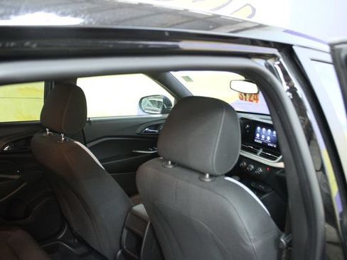 Used 2024 Chevrolet Trax RS FWD image 10
