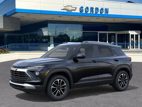 New 2026 Chevrolet TrailBlazer LT w/ LT Cold Weather Package FWD image 2