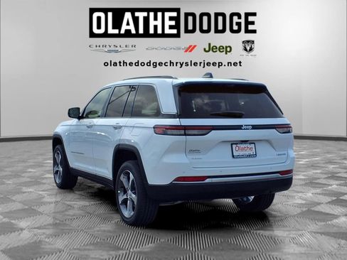 New 2026 Jeep Grand Cherokee Limited w/ Luxury Tech Group II AWD/4WD image 3