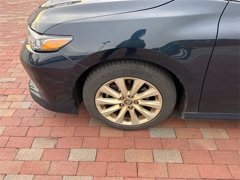 Used 2020 Toyota Camry LE image 2