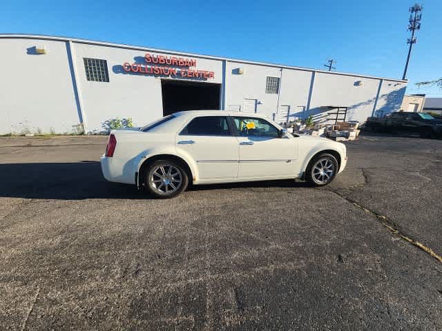 Used 2010 Chrysler 300 C w/ Luxury Group II AWD/4WD image 12