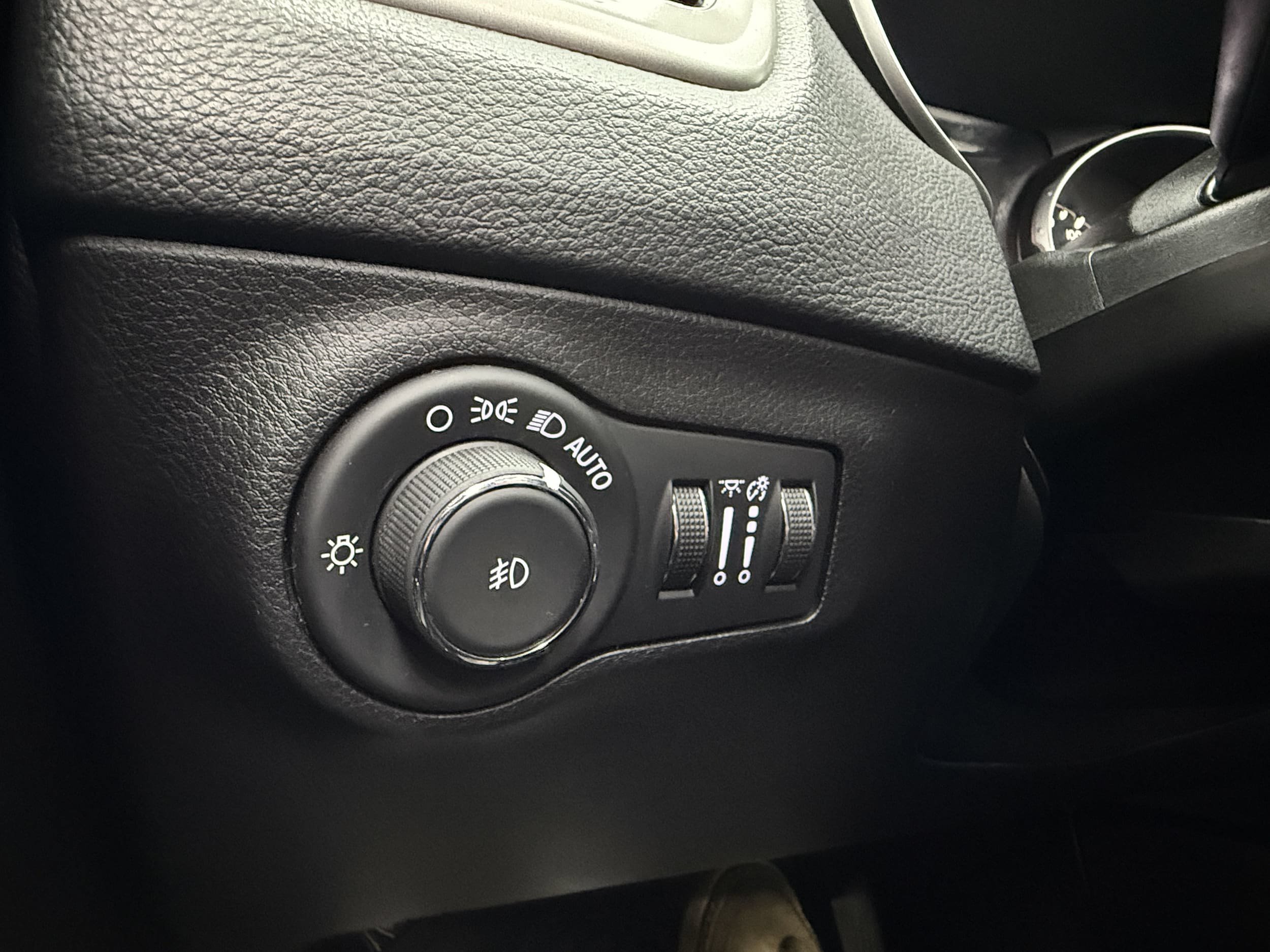 Used 2020 Jeep Compass Latitude FWD image 22