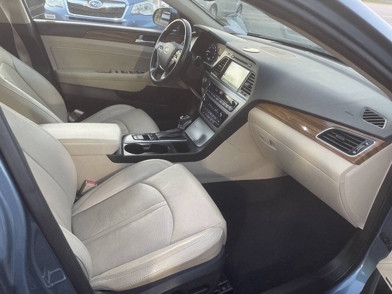 Used 2015 Hyundai Sonata Limited w/ Option Group 06 FWD image 28
