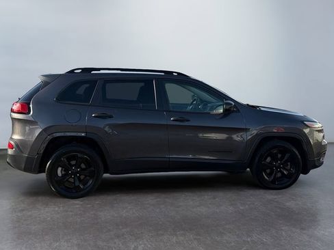 Used 2017 Jeep Cherokee Sport w/ Cold Weather Group FWD image 6