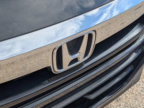 Used 2018 Honda Accord Touring image 5