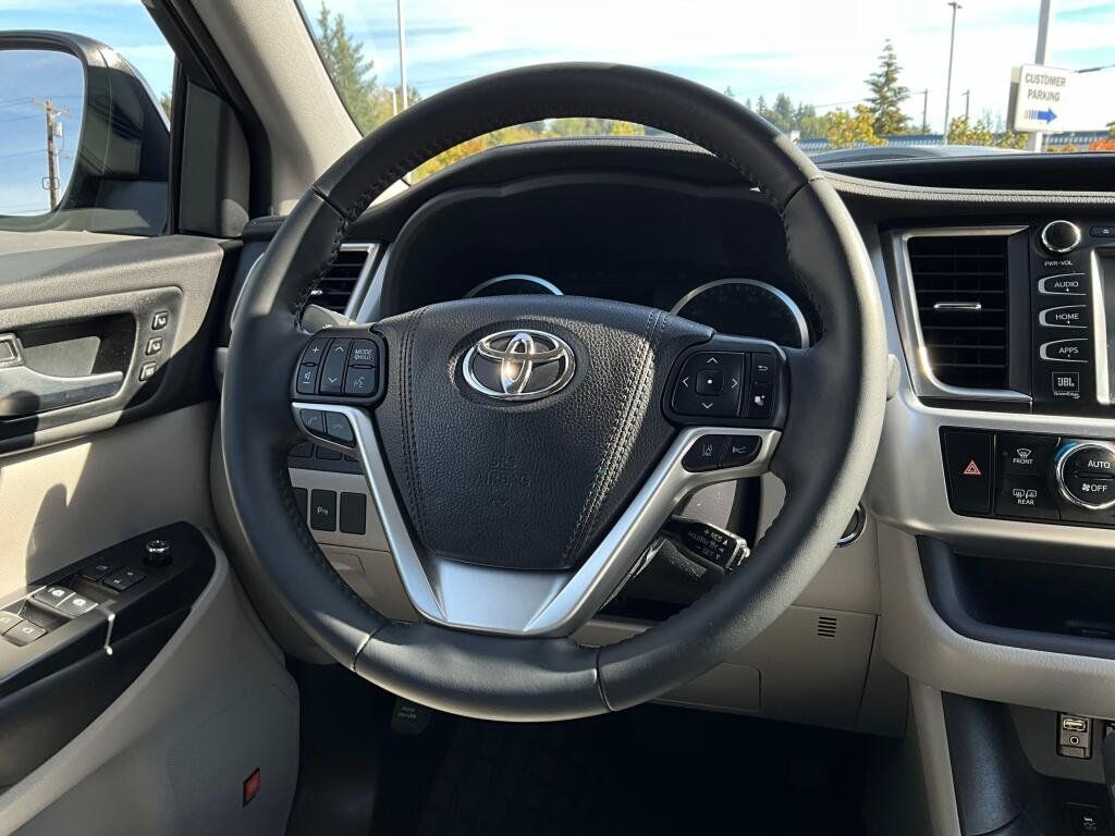 Used 2019 Toyota Highlander Limited Platinum AWD/4WD image 22