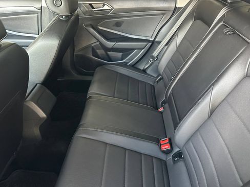 Used 2022 Volkswagen Jetta SE w/ Panoramic Sunroof Package FWD image 12