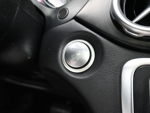 Used 2019 Mercedes-Benz GLA 250 4MATIC image 33