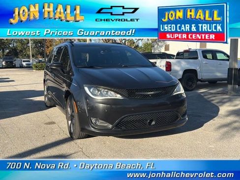 Used 2019 Chrysler Pacifica Limited image 1