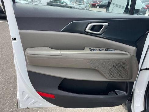 Used 2026 Kia Carnival FWD image 18