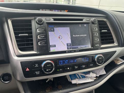 Used 2016 Toyota Highlander XLE AWD/4WD image 31