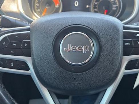 Used 2017 Jeep Cherokee Trailhawk w/ Cold Weather Group AWD/4WD image 19