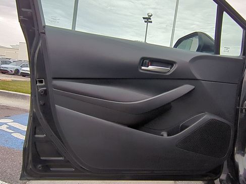 Used 2021 Toyota Corolla LE image 14