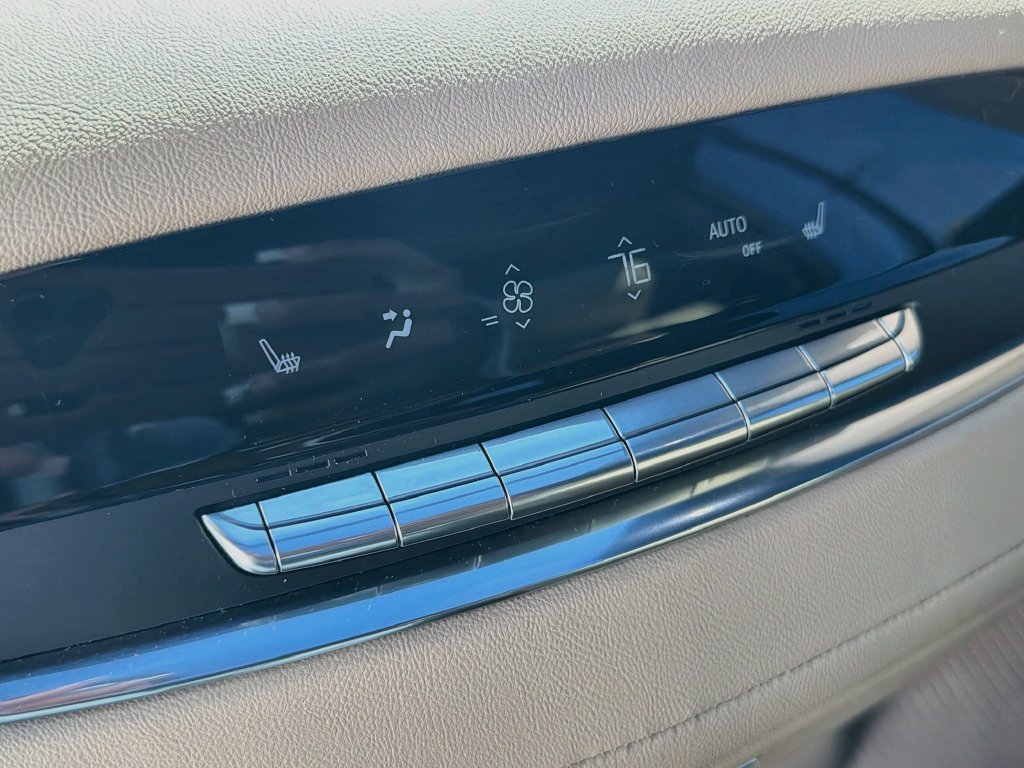 Used 2024 Cadillac Escalade ESV Premium Luxury w/ Performance Package AWD/4WD image 28