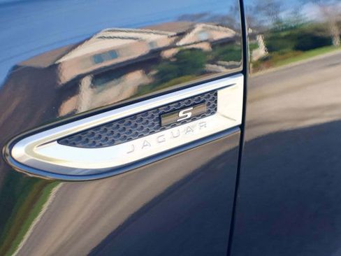 Used 2018 Jaguar E-PACE R-Dynamic S image 13