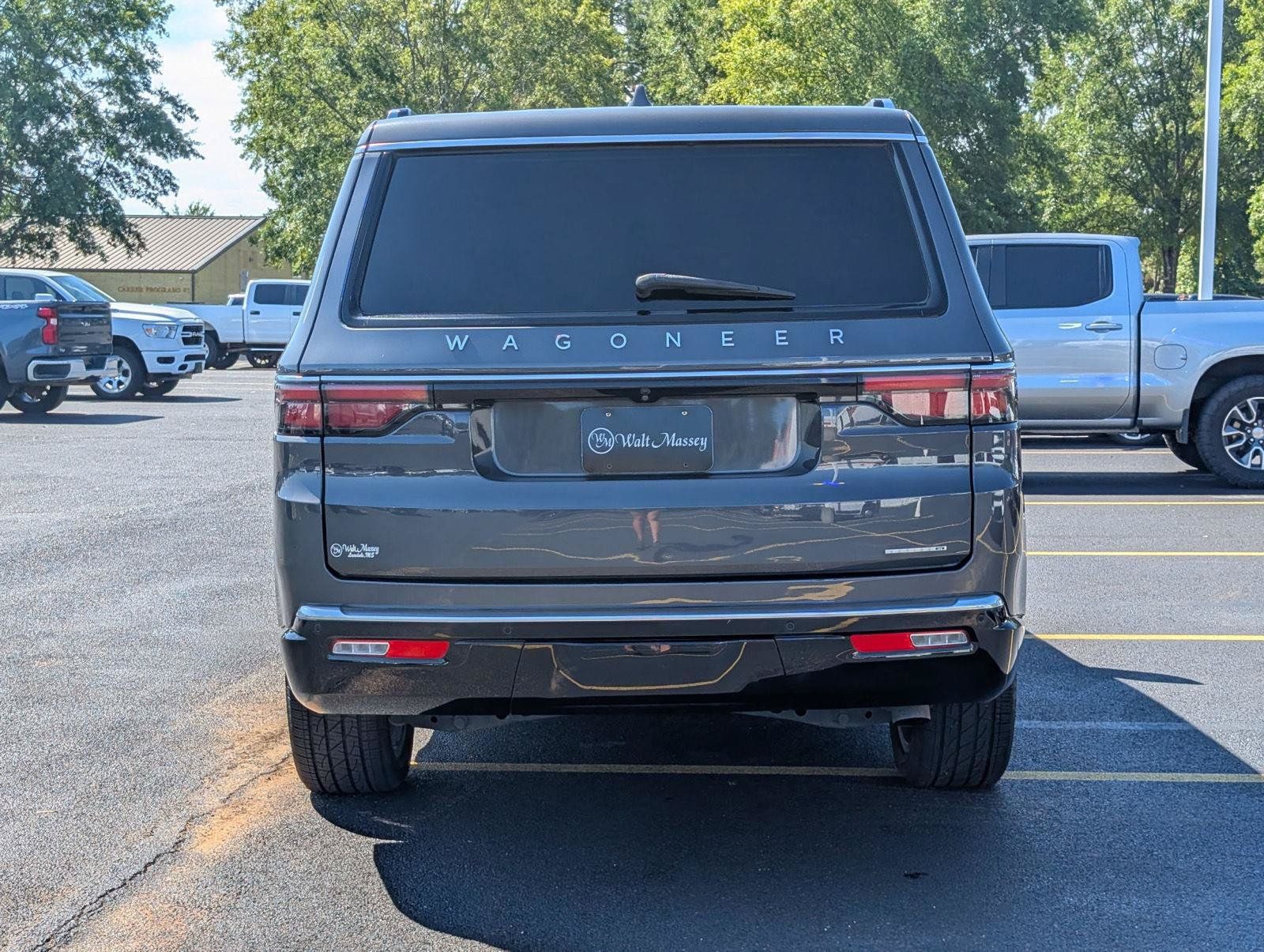Used 2022 Jeep Wagoneer Series III w/ Premium Group I RWD image 4
