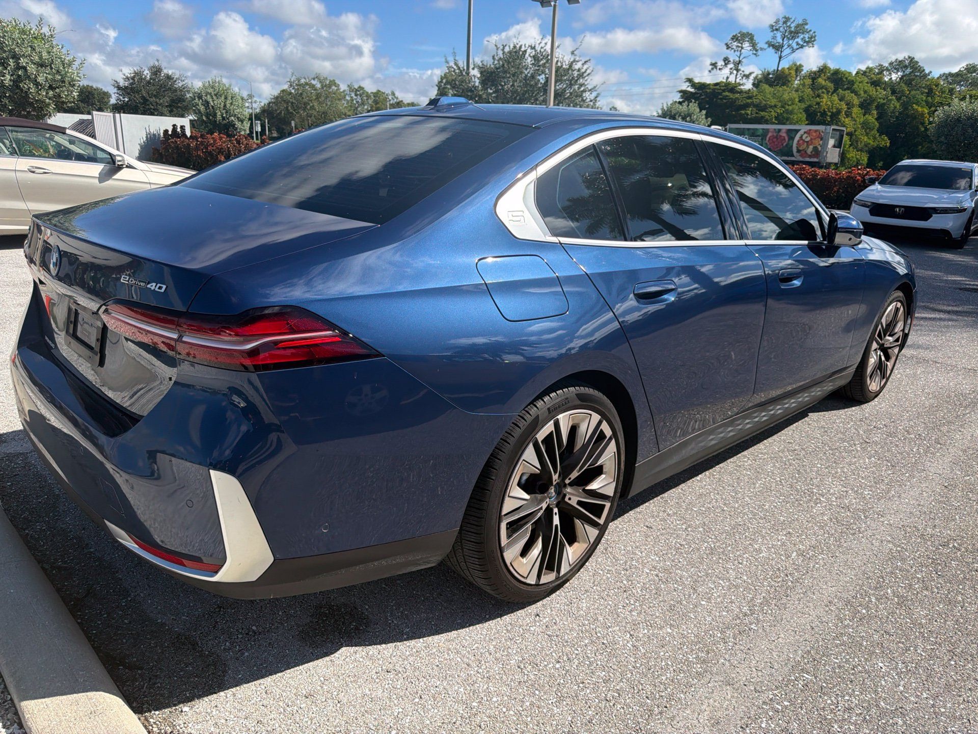 Used 2024 BMW i5 eDrive40i w/ Premium Package RWD image 8