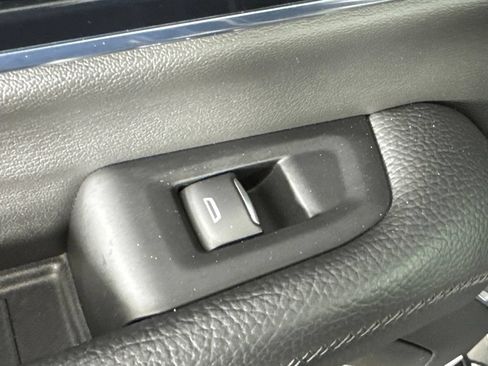 Certified 2025 GMC Yukon Denali AWD/4WD image 33