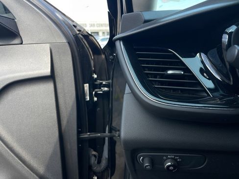 Used 2023 Buick Envision Essence image 19