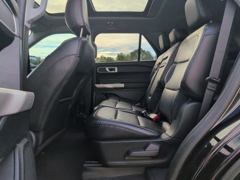Used 2022 Ford Explorer XLT w/ Equipment Group 202A AWD/4WD image 26