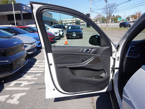 Used 2023 BMW X5 xDrive40i w/ Premium Package image 31