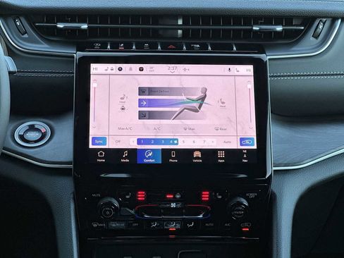 New 2025 Jeep Grand Cherokee Limited w/ Black Appearance Package image 17