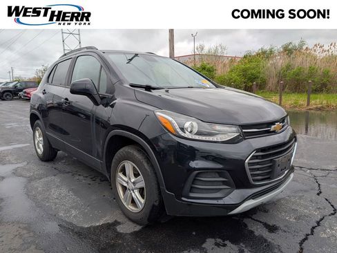 Used 2021 Chevrolet Trax LT w/ LT Convenience Package AWD/4WD image 1
